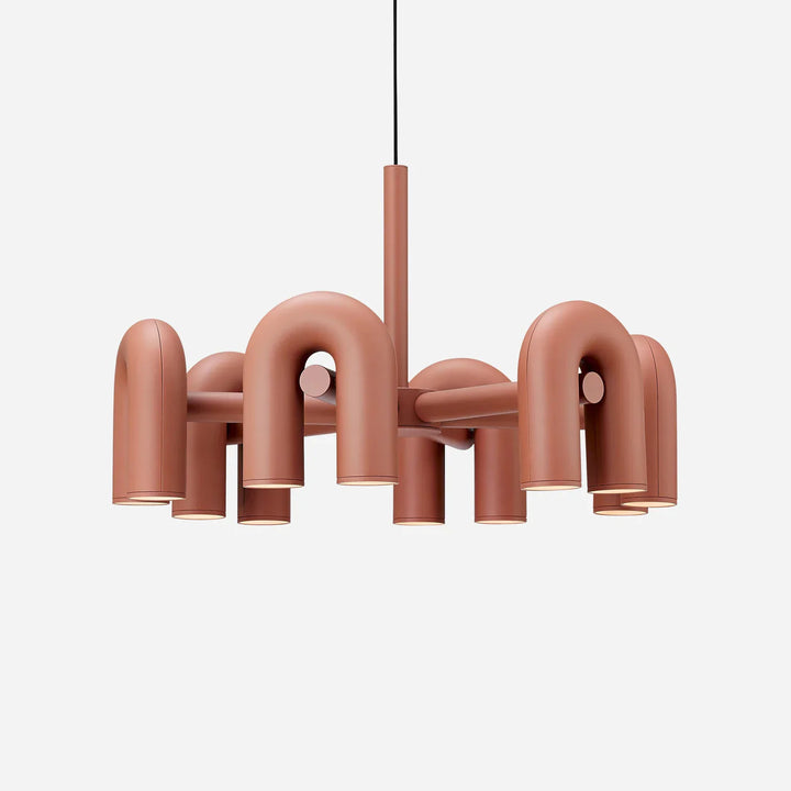 Lampa wisząca z cylindrycznymi punktami świetlnymi na łukowatych ramionach