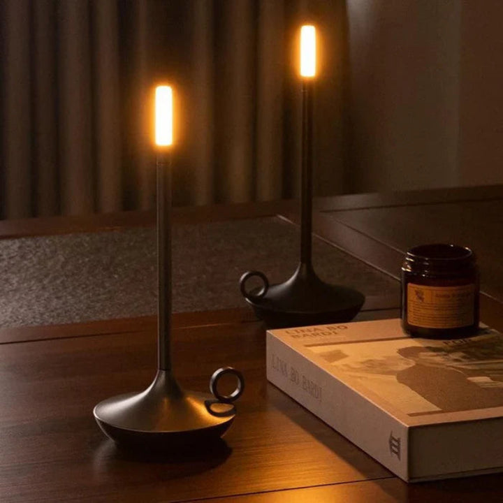 Bezprzewodowa lampa stołowa LED w kształcie świecy z szeroką podstawą w kształcie spodka i pętelką