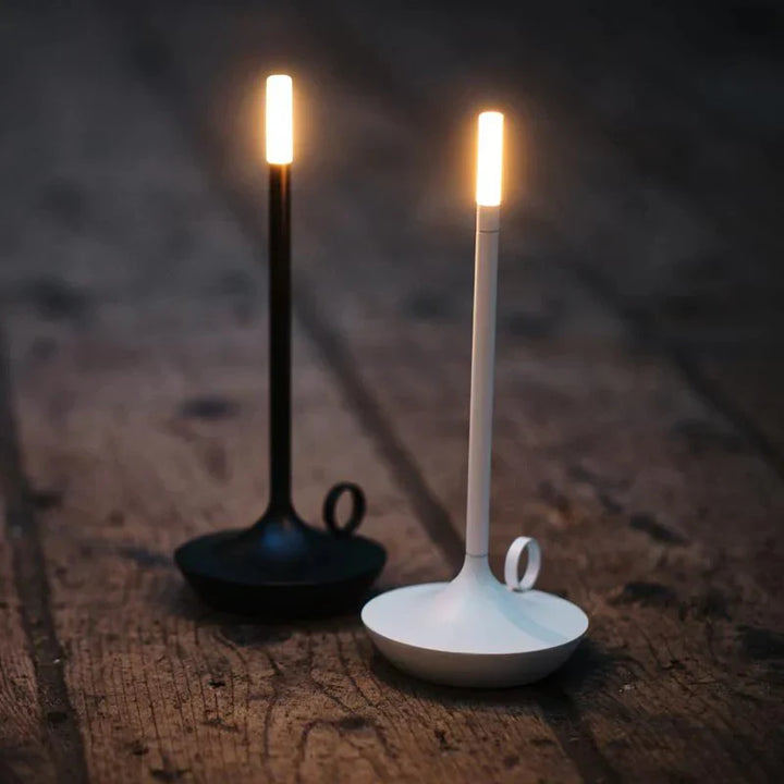 Bezprzewodowa lampa stołowa LED w kształcie świecy z szeroką podstawą w kształcie spodka i pętelką