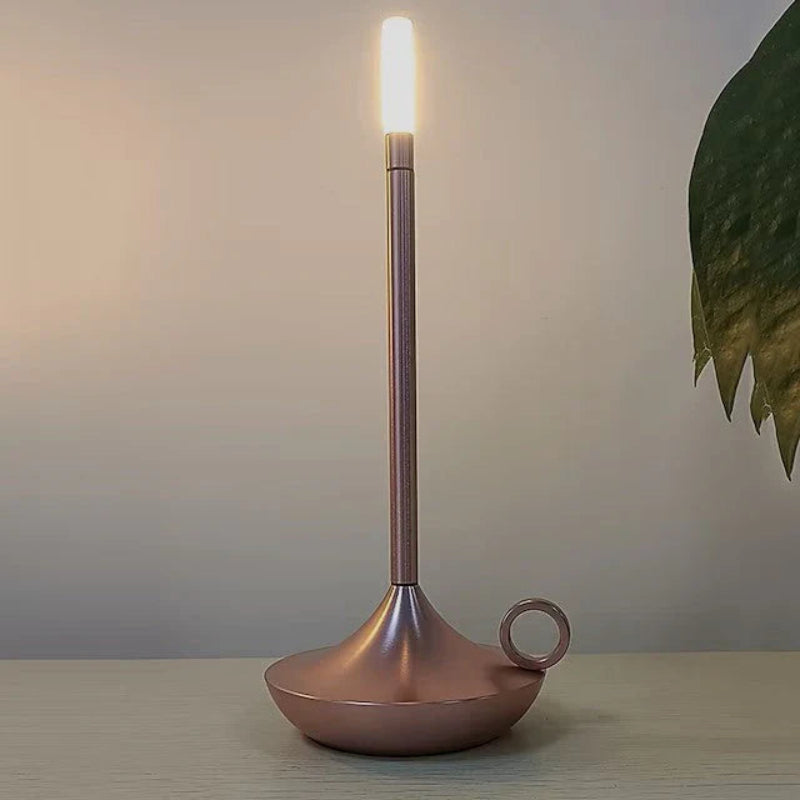 Bezprzewodowa lampa stołowa LED w kształcie świecy z szeroką podstawą w kształcie spodka i pętelką