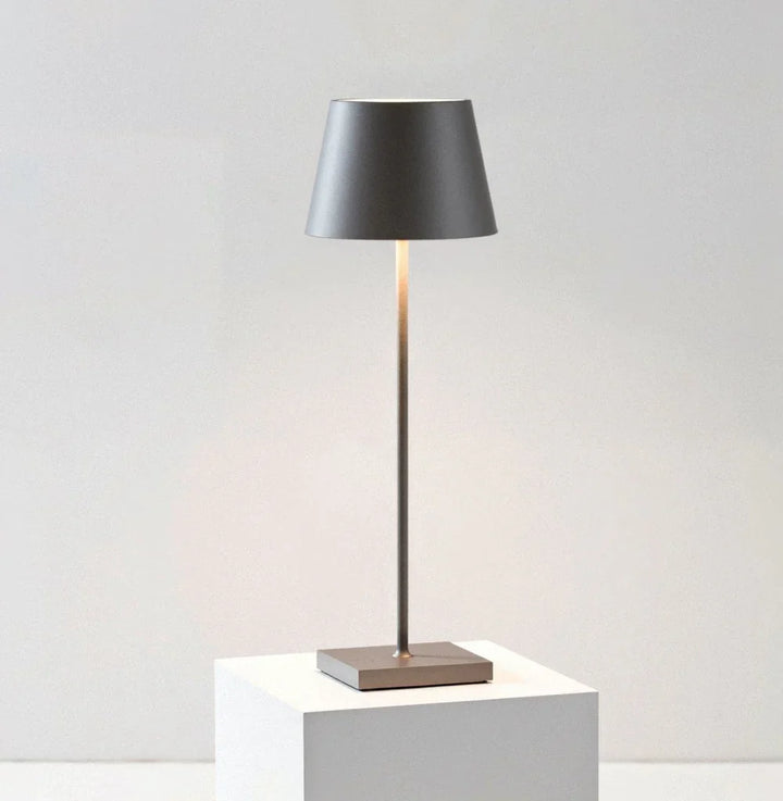 Bezprzewodowa lampa stołowa LED z kloszem