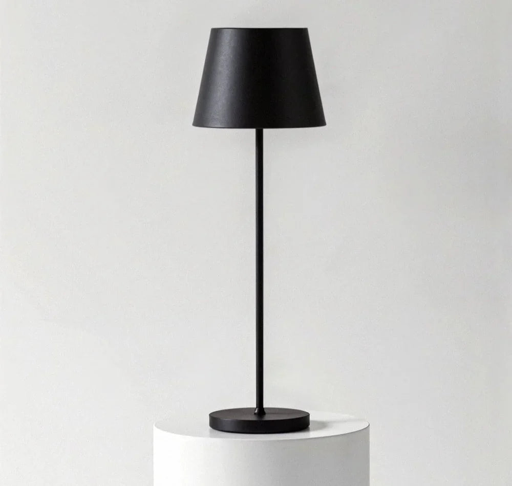 Bezprzewodowa lampa stołowa LED z kloszem