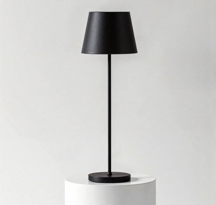 Bezprzewodowa lampa stołowa LED z kloszem