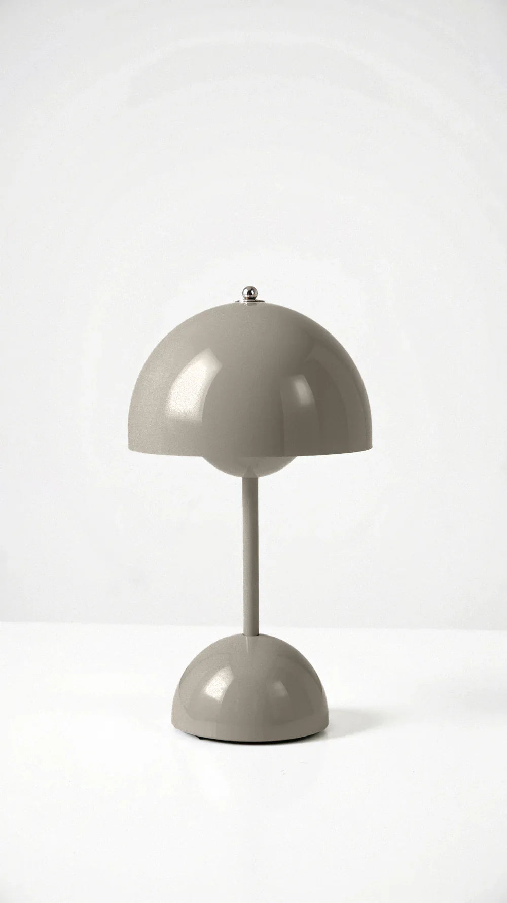 Bezprzewodowa lampa stołowa LED z kloszem kopułowym