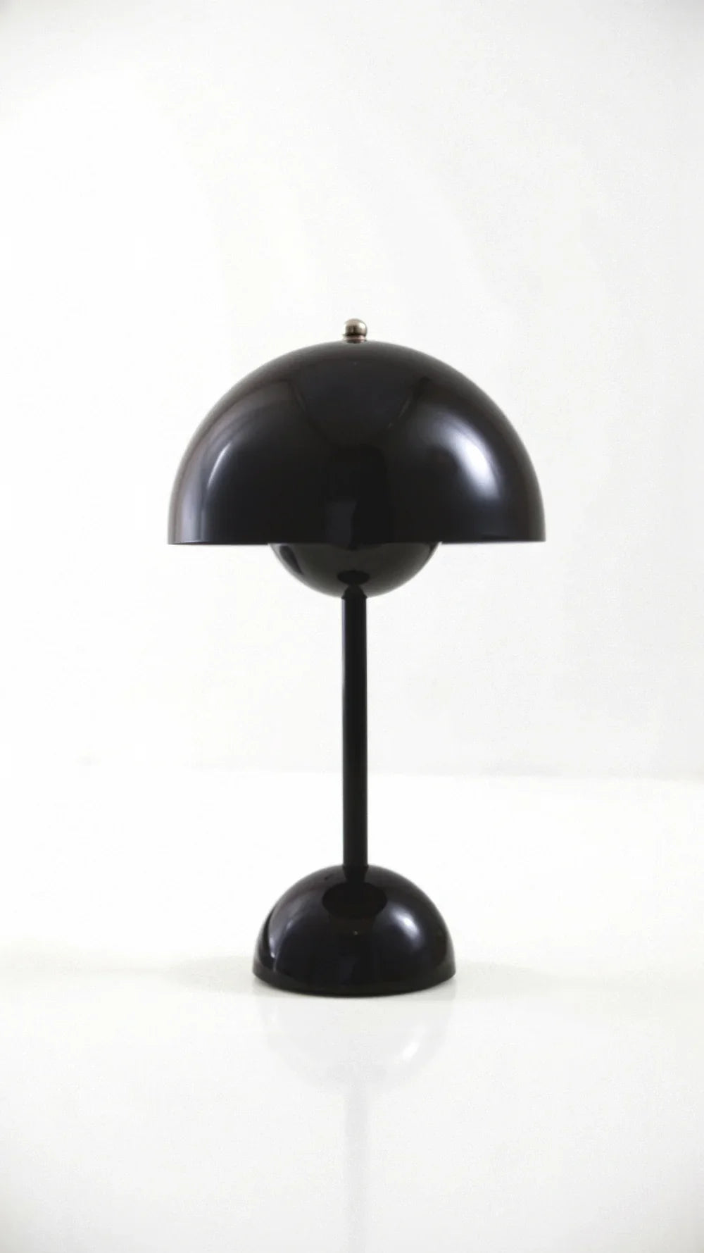 Bezprzewodowa lampa stołowa LED z kloszem kopułowym