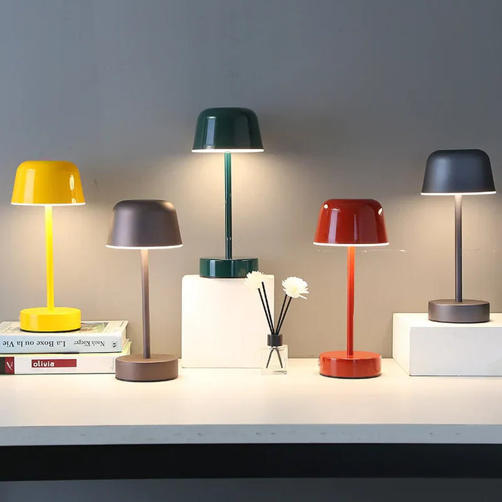 Bezprzewodowa lampka biurkowa LED z kloszem kopułkowym
