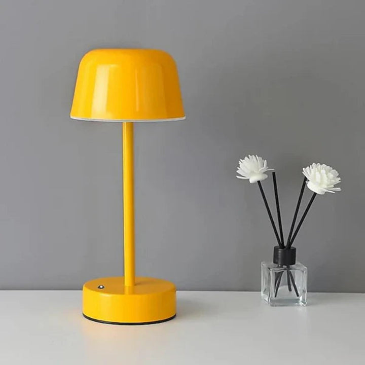Bezprzewodowa lampka biurkowa LED z kloszem kopułkowym