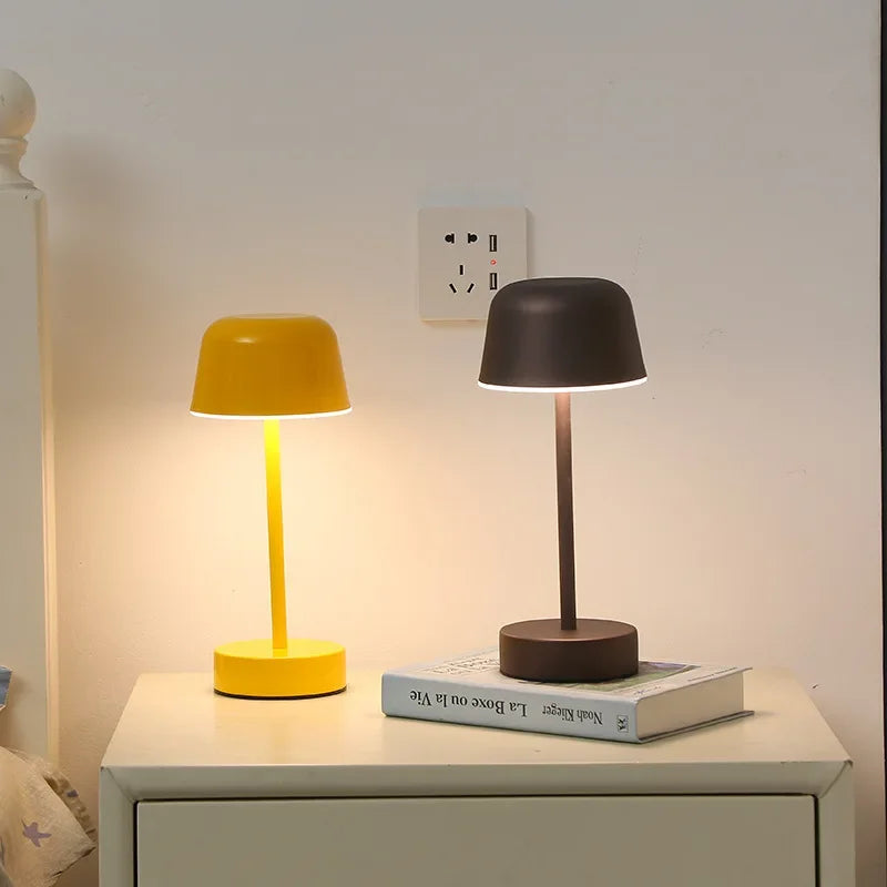 Bezprzewodowa lampka biurkowa LED z kloszem kopułkowym