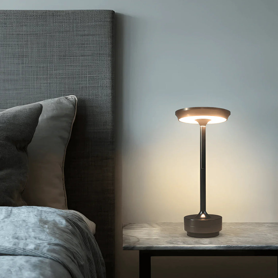 Bezprzewodowa lampka nocna LED z płaskim kloszem