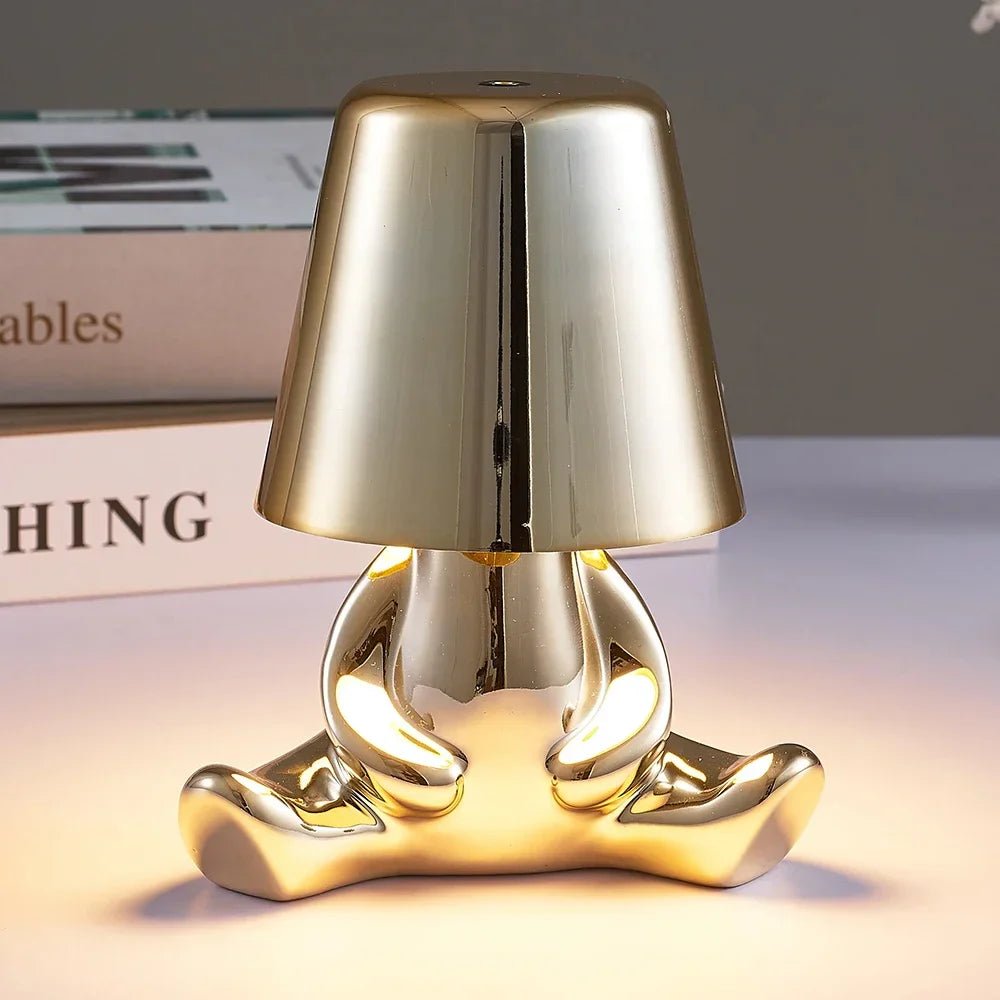 Bezprzewodowa lampka nocna LED z postacią człowieka w metalicznym połysku