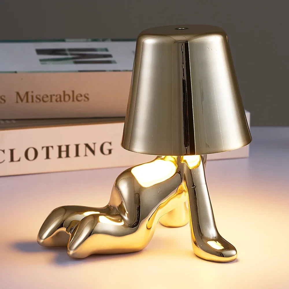 Bezprzewodowa lampka nocna LED z postacią człowieka w metalicznym połysku