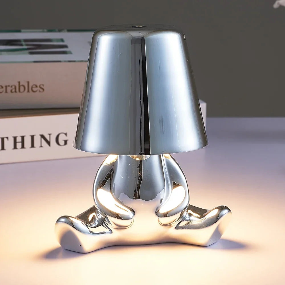 Bezprzewodowa lampka nocna LED z postacią człowieka w metalicznym połysku