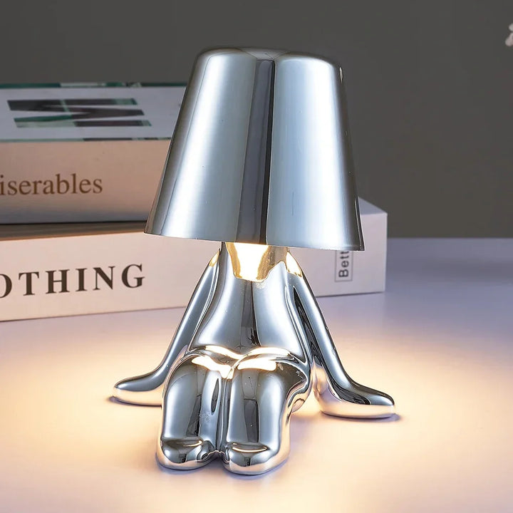 Bezprzewodowa lampka nocna LED z postacią człowieka w metalicznym połysku