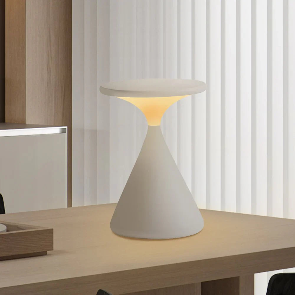 Bezprzewodowa lampka nocna o geometrycznym kształcie stożka
