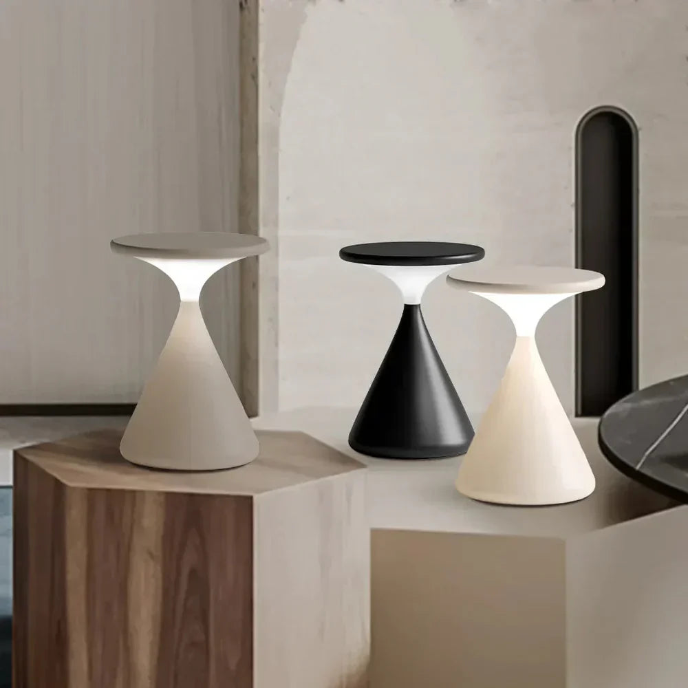 Bezprzewodowa lampka nocna o geometrycznym kształcie stożka