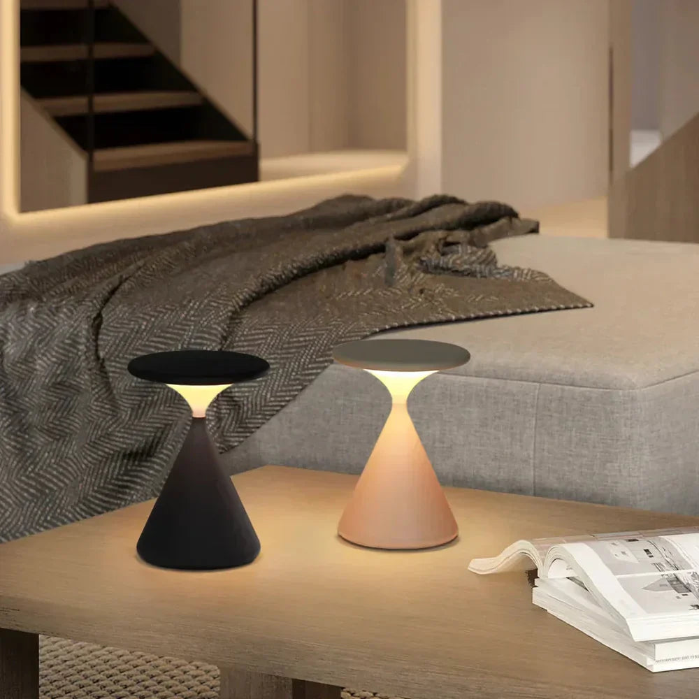Bezprzewodowa lampka nocna o geometrycznym kształcie stożka