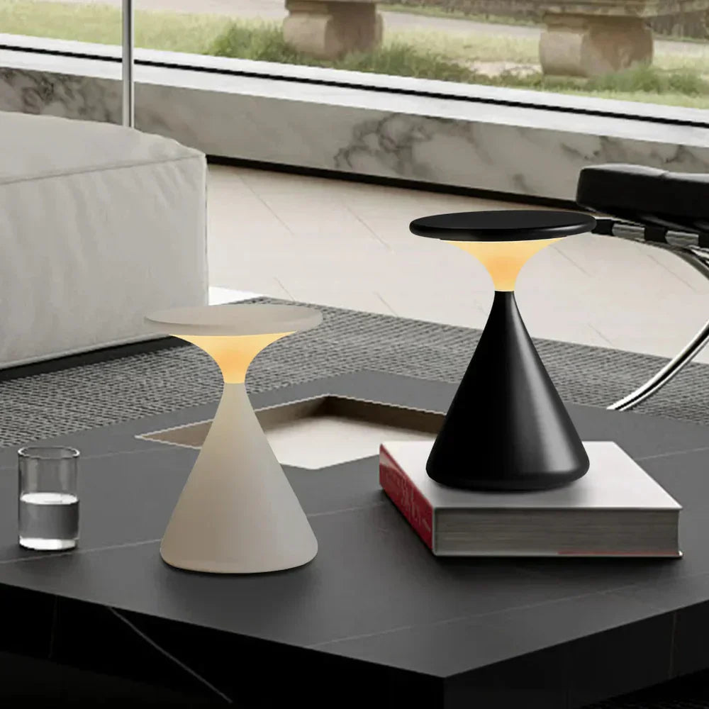 Bezprzewodowa lampka nocna o geometrycznym kształcie stożka