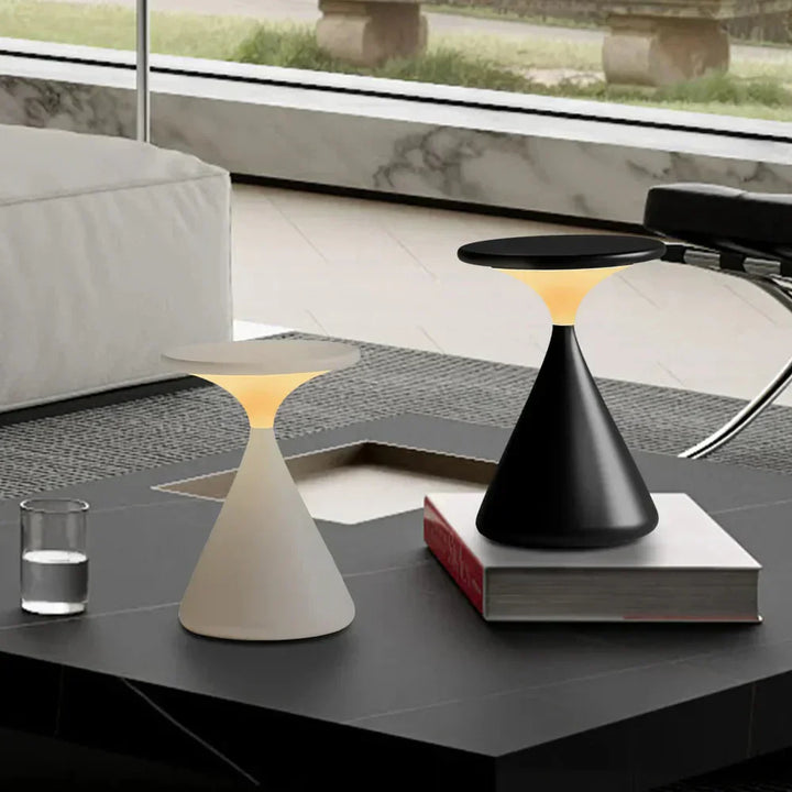 Bezprzewodowa lampka nocna o geometrycznym kształcie stożka