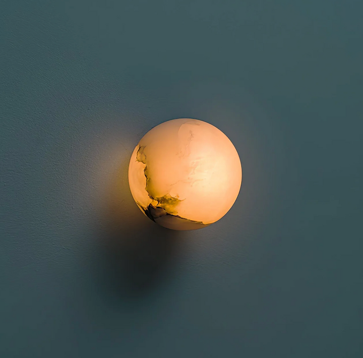 Dekoracyjna kulista lampa ścienna z naturalnego kamienia