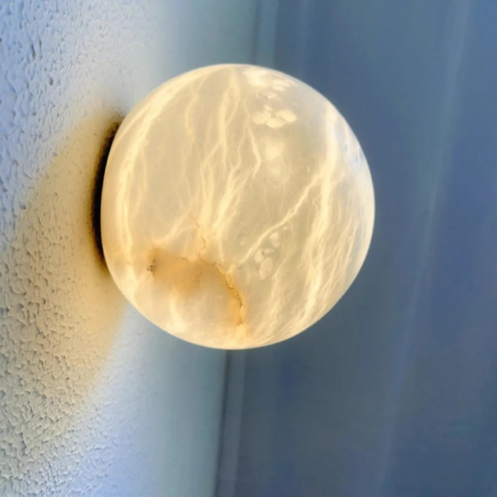 Dekoracyjna kulista lampa ścienna z naturalnego kamienia