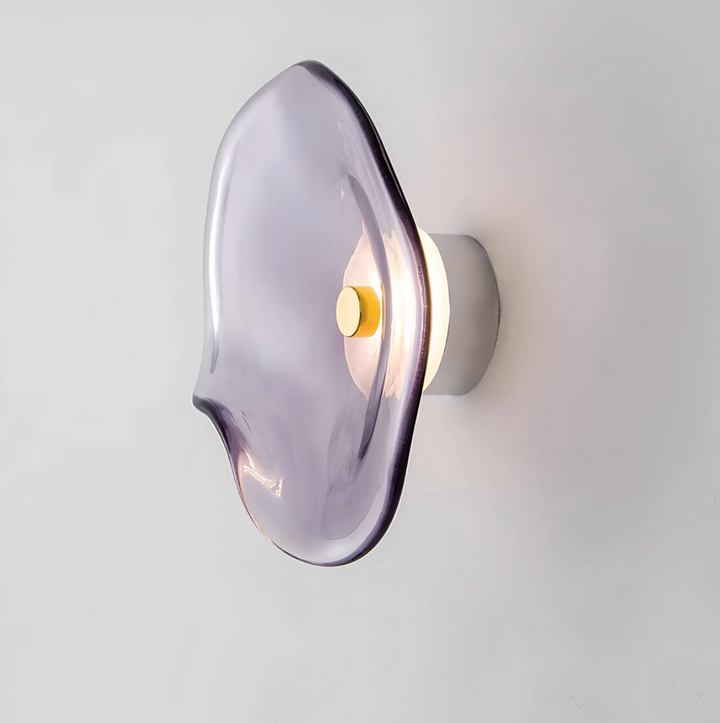 Dekoracyjna lampa ścienna z falistą tarczą
