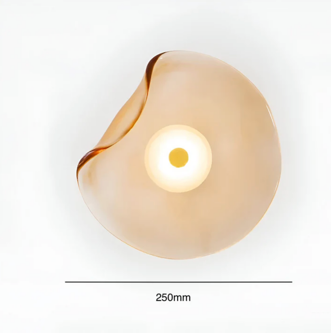 Dekoracyjna lampa ścienna z falistą tarczą