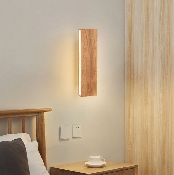 Drewniana lampa ścienna liniowa LED z naturalnego drewna