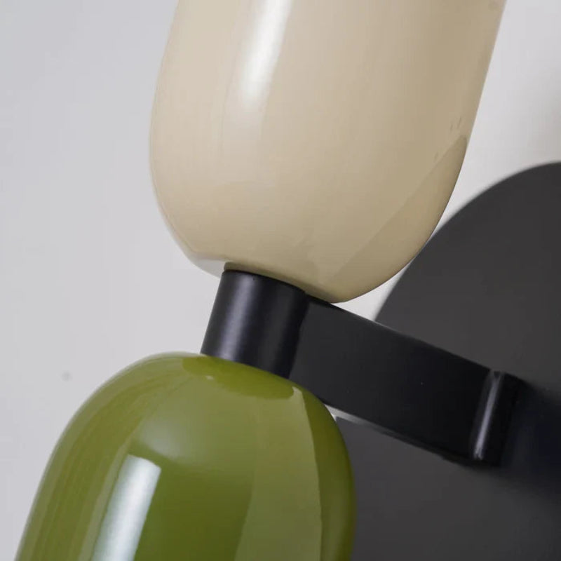 Kinkiet z dwoma podłużnymi kloszami i okrągłą podstawą