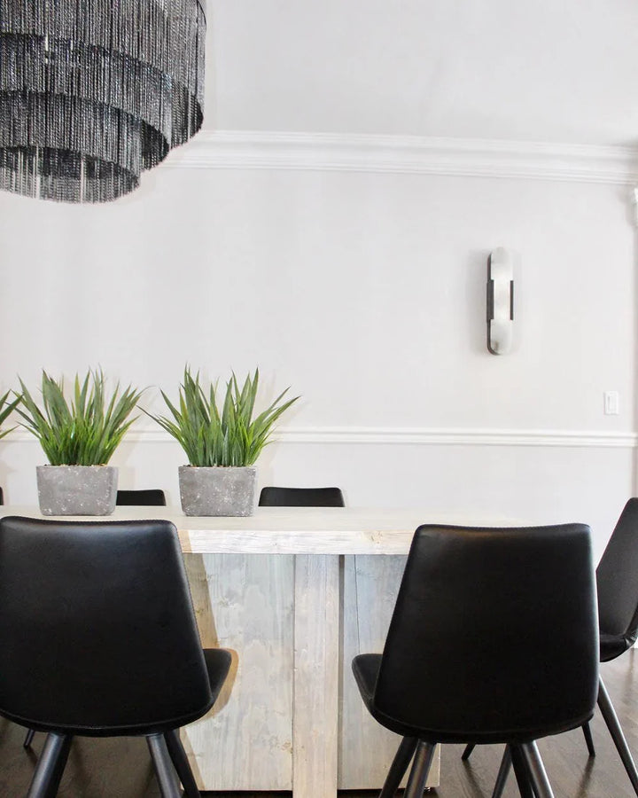 Kinkiet z podwójnym szklanym kloszem i pionowym panelem