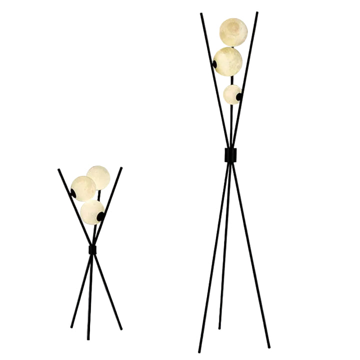 Lampa Podłogowa na Trójnogu z Trzema Kulistymi Kloszami