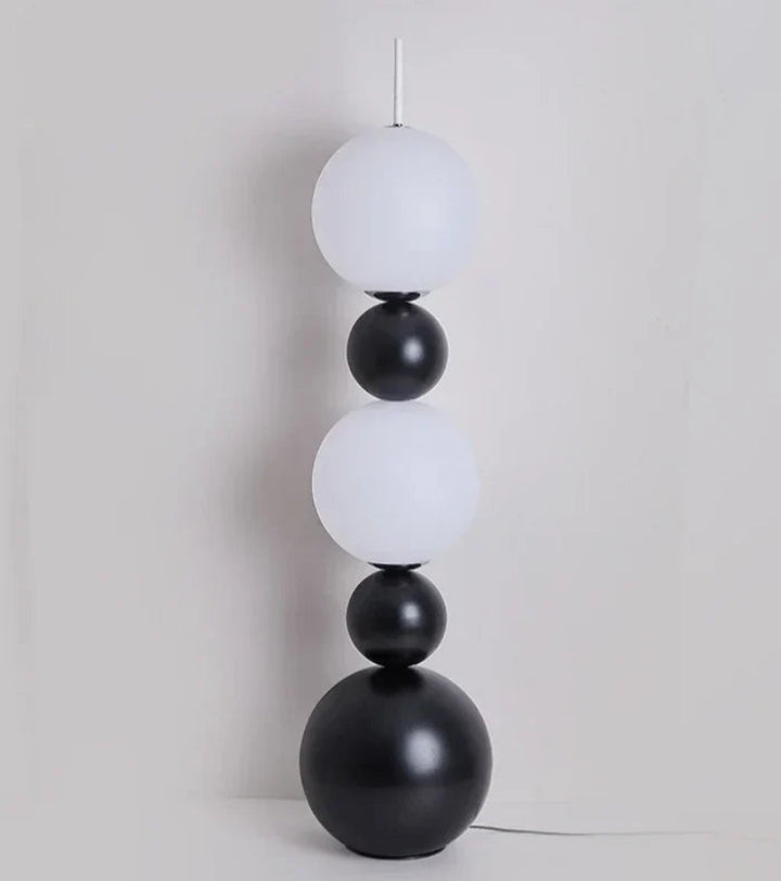 Lampa Podłogowa z Kulistymi Kloszami i Wielopunktową Konstrukcją Świetlną