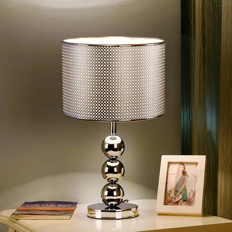 Lampa Stołowa z Kloszem Cylindrycznym