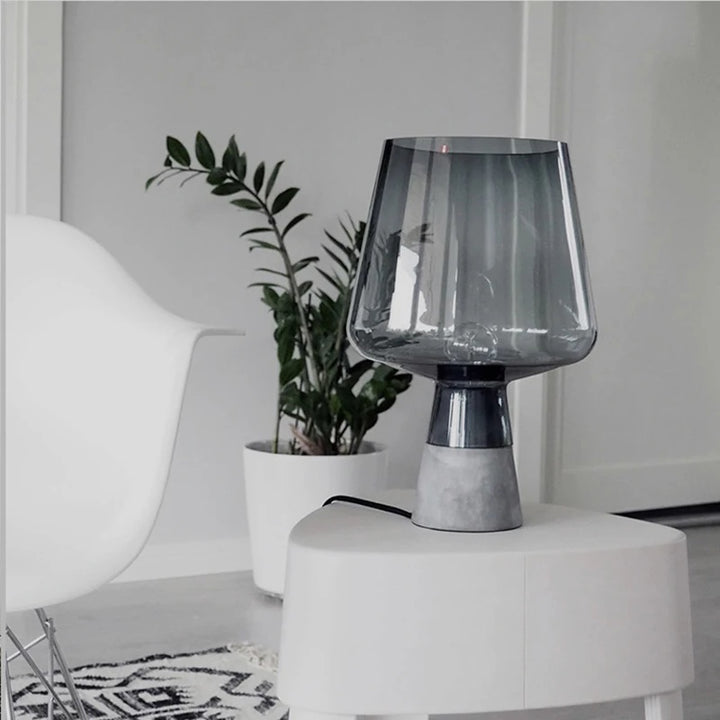 Lampa Stołowa z Szklanym Kloszem