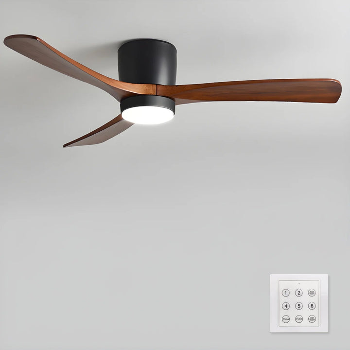 Wentylator sufitowy z lampą LED i drewnianymi łopatkami do salonu