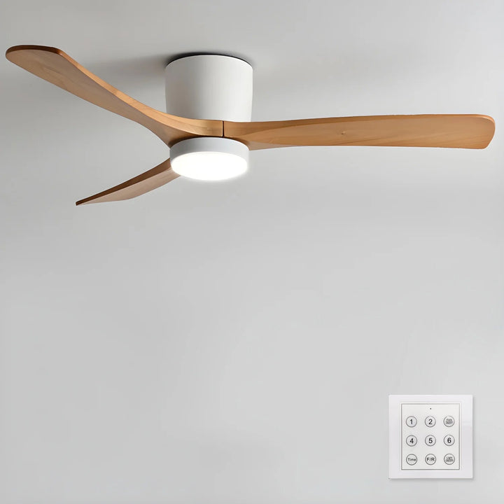 Wentylator sufitowy z lampą LED i drewnianymi łopatkami do salonu