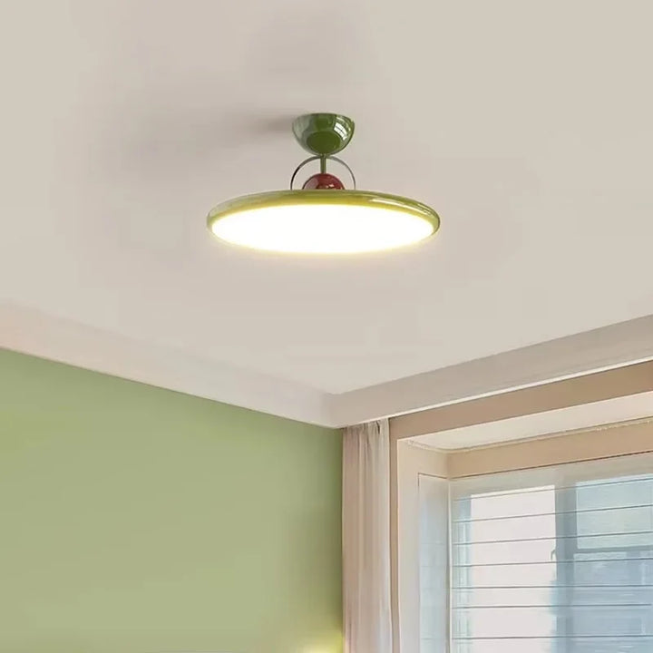 Lampa Sufitowa z Okrągłym Panelem Świetlnym i Kulistym Elementem Centralnym