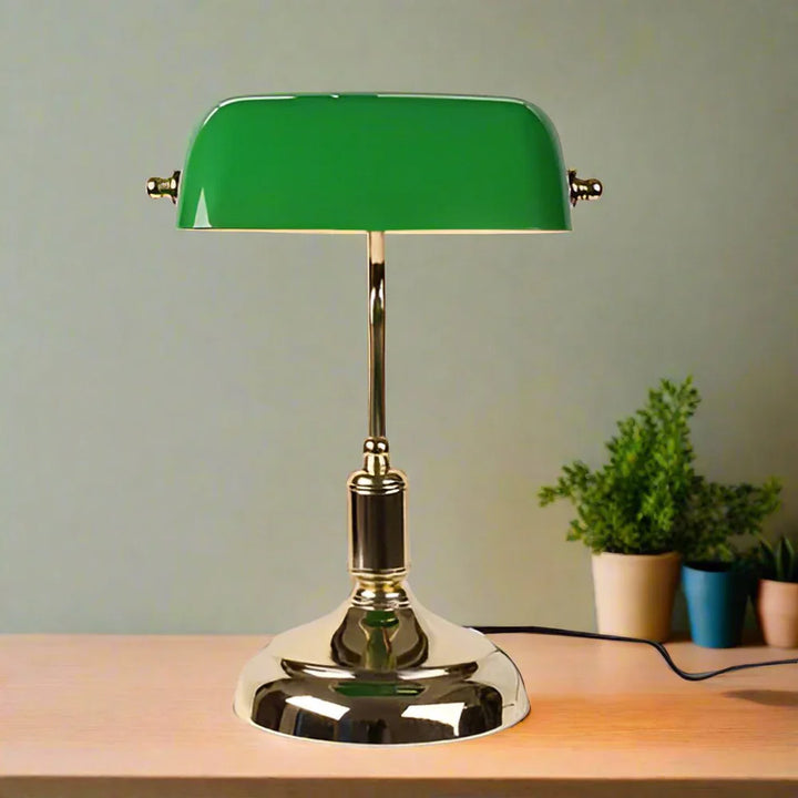 Lampa biurkowa w stylu bankiera z kloszem szklanym i podstawą mosiężną