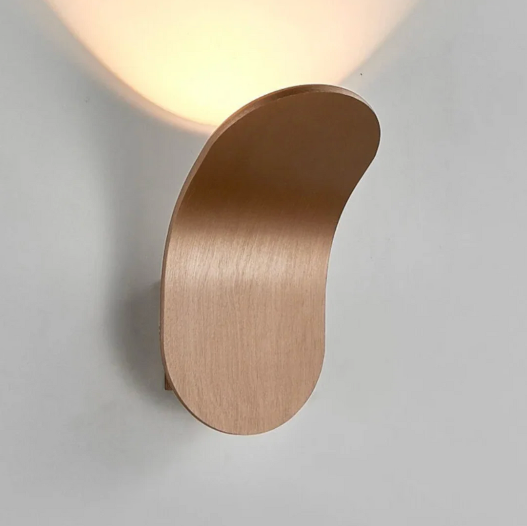 Lampa ścienna LED o organicznym kształcie