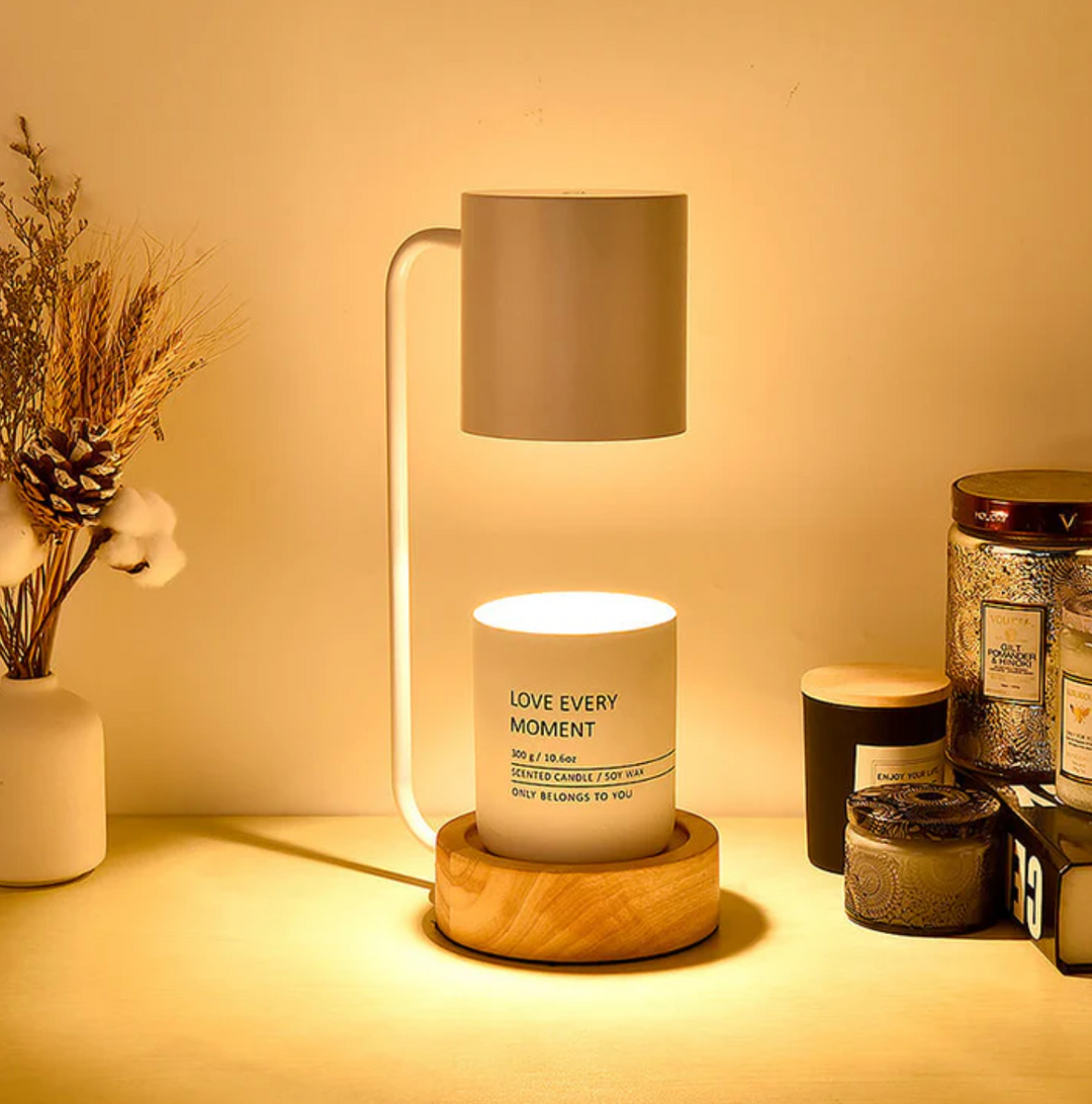 Lampa do podgrzewania świec z drewnianą podstawą i metalowym abażurem