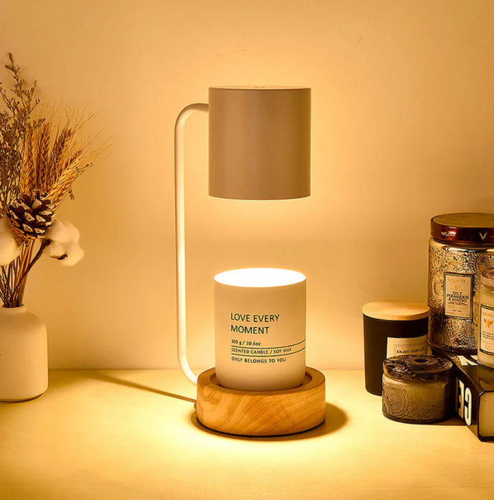 Lampa do podgrzewania świec z drewnianą podstawą i metalowym abażurem