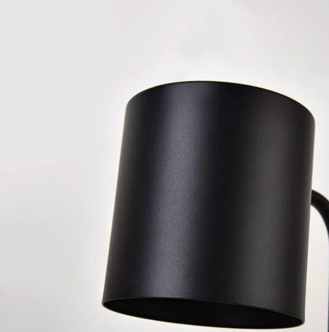 Lampa do podgrzewania świec z drewnianą podstawą i metalowym abażurem