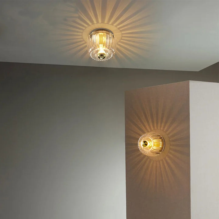 Lampa natynkowa z cylindrycznym kloszem szklanym z rowkami