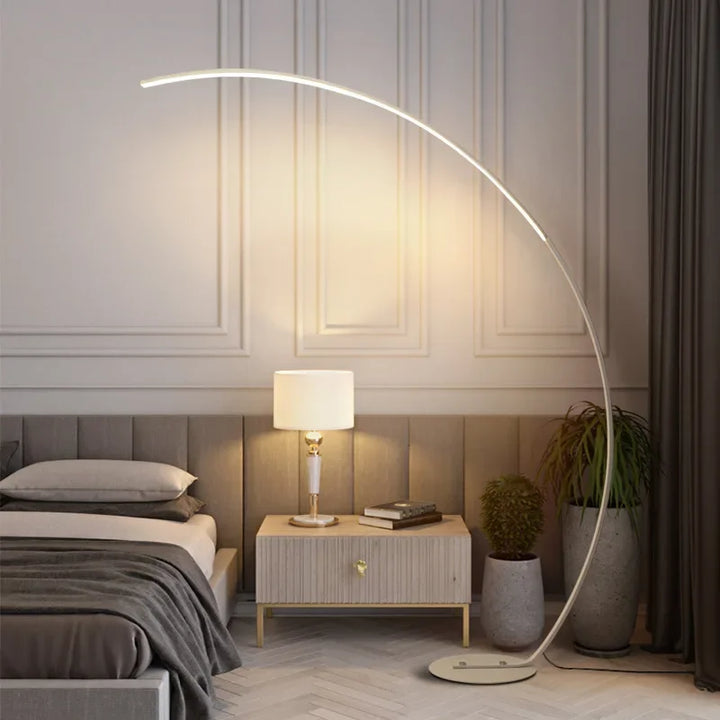 Lampa podłogowa Arc LED z metalową podstawą
