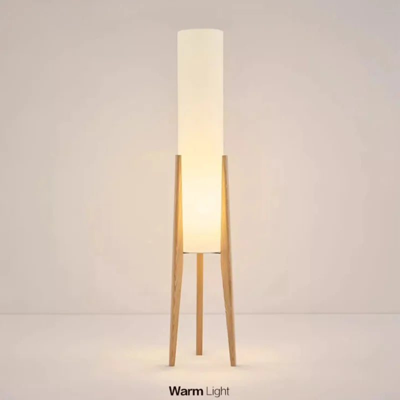 Lampa podłogowa na trójnogu z cylindrycznym kloszem LED