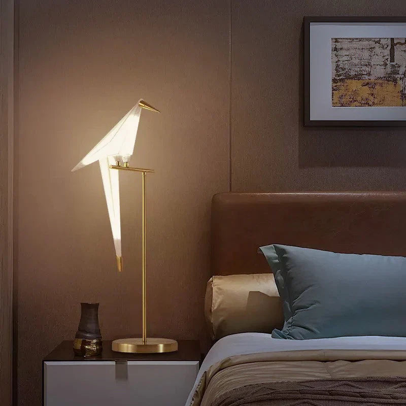 Lampa podłogowa w kształcie ptaka origami z geometrycznymi kloszami