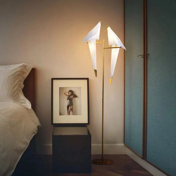 Lampa podłogowa w kształcie ptaka origami z geometrycznymi kloszami