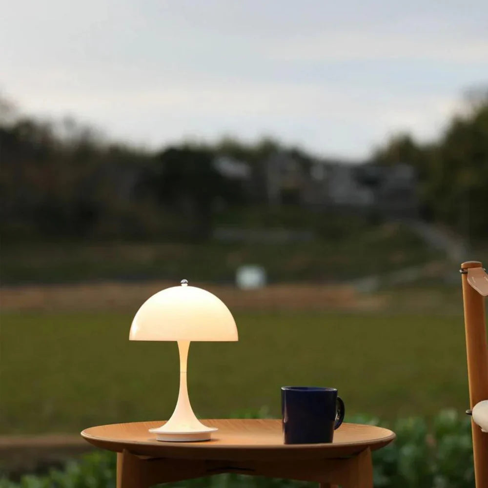 Lampa stołowa LED z kloszem kopułowym