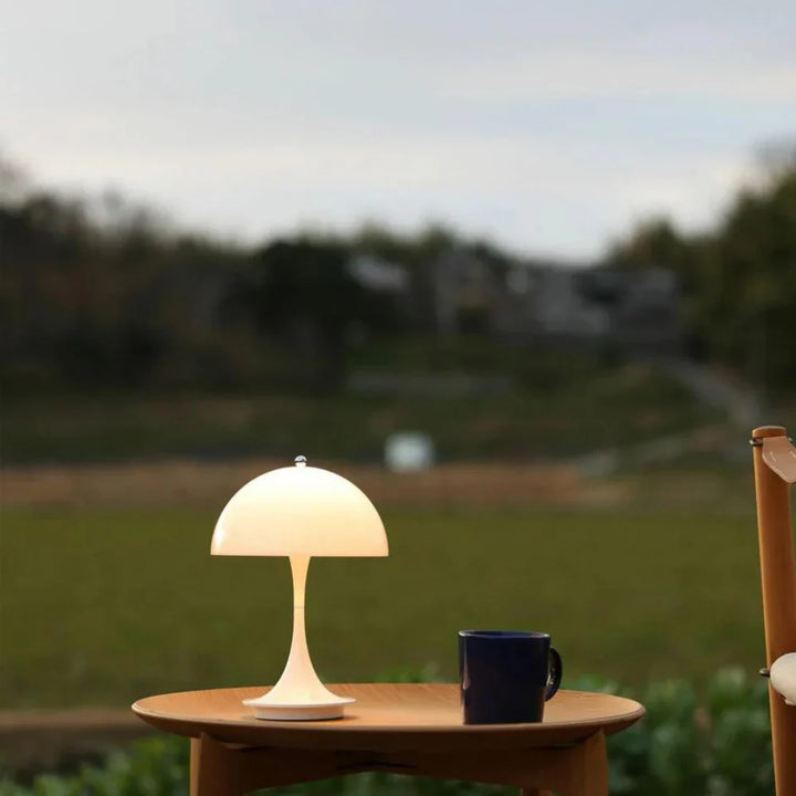 Lampa stołowa LED z kloszem kopułowym
