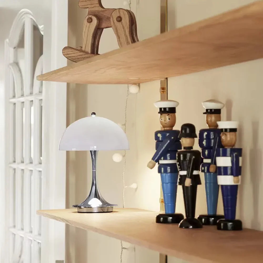 Lampa stołowa LED z kloszem kopułowym