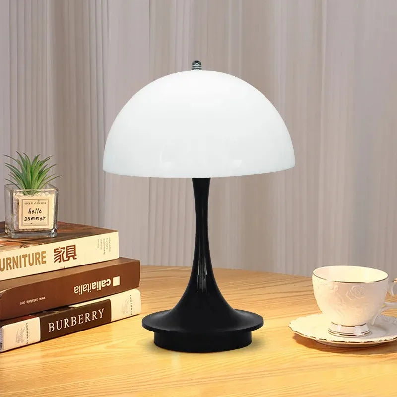 Lampa stołowa LED z kloszem kopułowym
